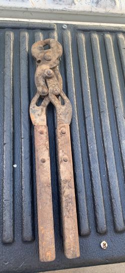 Weed Sturdy pliers by the American Chain Company for repairing tire chains.