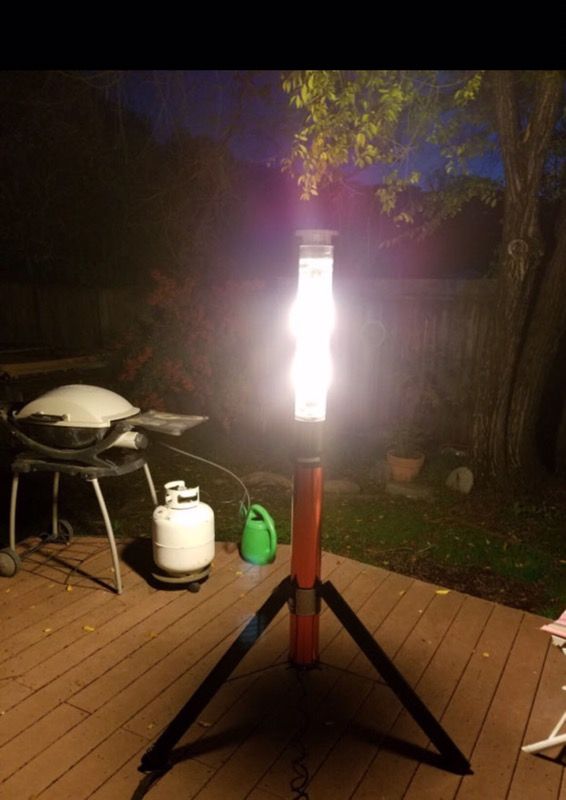 Husky WLB3H 84W construction tripod light
