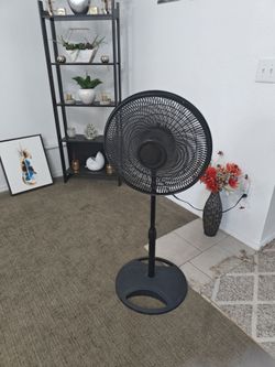 Lasko Pedestal Fan – Adjustable Height – Works Great