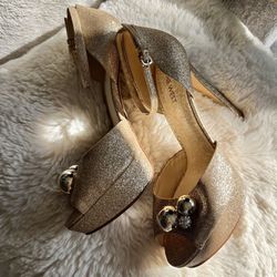 GOLD HIGH HEELS WOMENS SHOES SIZE 8 1/2 PERFECT FOR NEW YEAR PARTY