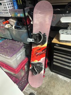 Women’s Snowboard with flow bindings