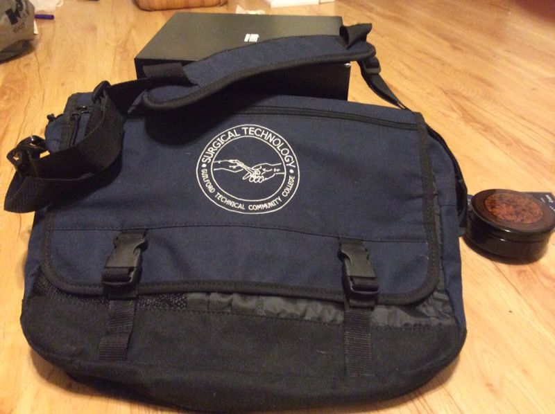 Surgical technology shoulder messenger bag