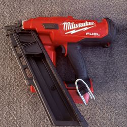 Milwaukee Fuel 30 Degree Framing Nailer 