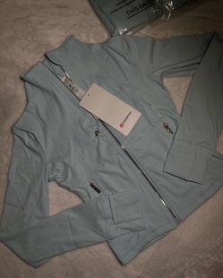 Lululemon cropped jacket ❄️