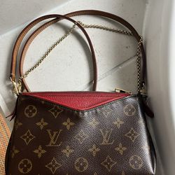 Louis Vuitton Pallas Clutch bag
