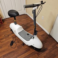 OKAI ELECTRIC SCOOTER 36V,LED LIGHTS,LCD DISPLAY,CHARGER INCLUDING, BRAKES,TIRES PNEUMATI
FOLDABLE 15MPH RUN IN VERY GOOD CONDITION YOU CAN TEST IT BE
