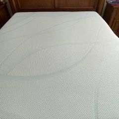 Tempurpedic mattress And Frame