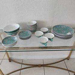 Oriental Blue a set of Plate in various sizes you can see the photo is the price but a total of $165.76 but I am leaving for $75