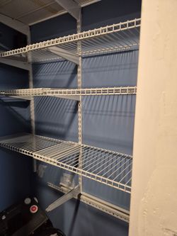 Rubbermaid closet system