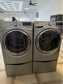 Whirlpool gas washer and dryer set