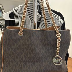 Michael Kors Logo Shoulder Bag 