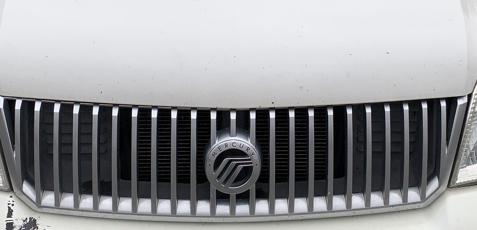 Front Grill Mercury Mountaineer 2002-2005