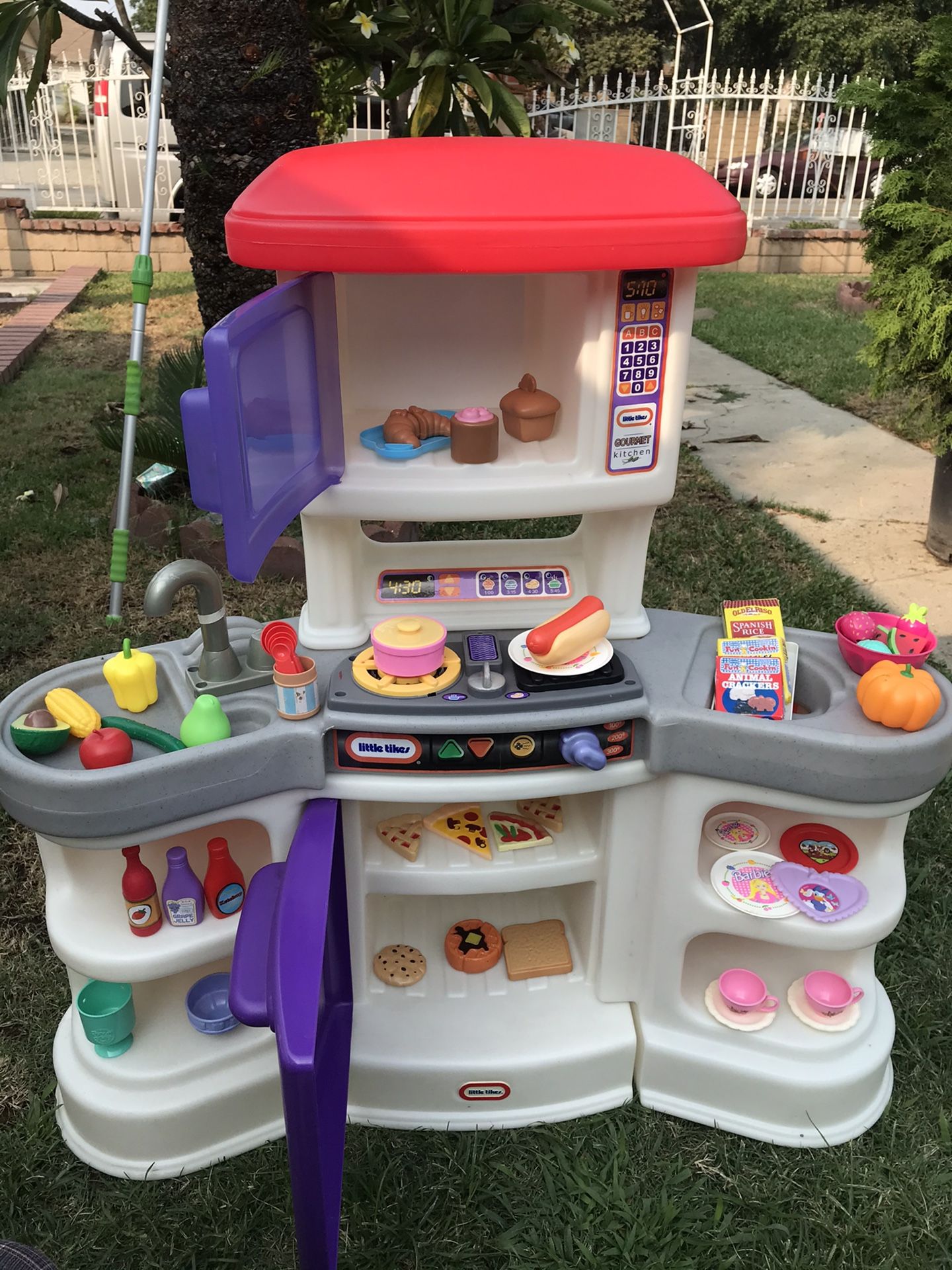 Vintage little tikes Kitchen