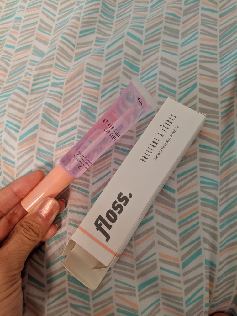 FLOSS - " My new favorite lip gloss" in Yul