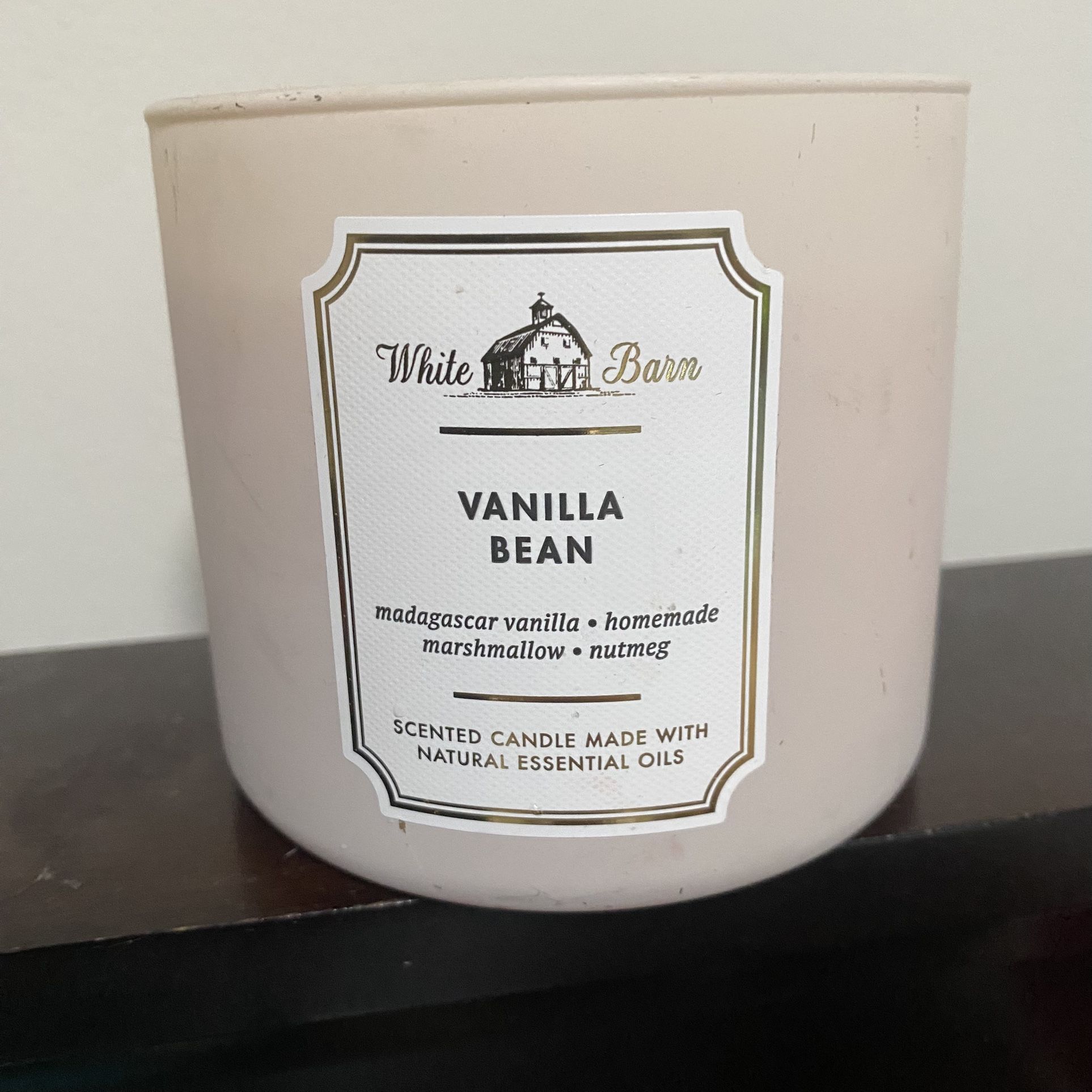 White Barn Madagascar Vanilla Homemade Marshmallow Nutmeg 3-Wick 14.5oz Candle in Glass Jar Brand New. This smells beyond delicious! $26.95 regula