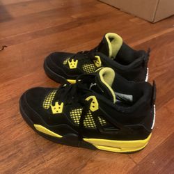 Retro Jordan 4s (Thunder)
