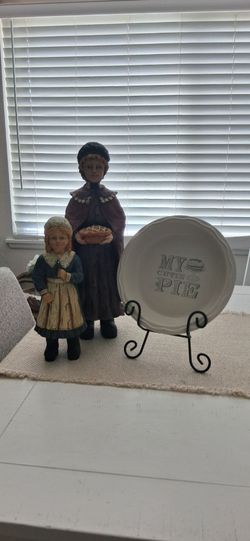 Vintage items and plate decor.
