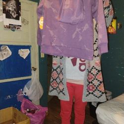 Sweater Purple Size Medium 8