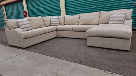 FREE DELIVERY!!! Living Spaces "Meyer"  3pc Sectional (BEIGE)