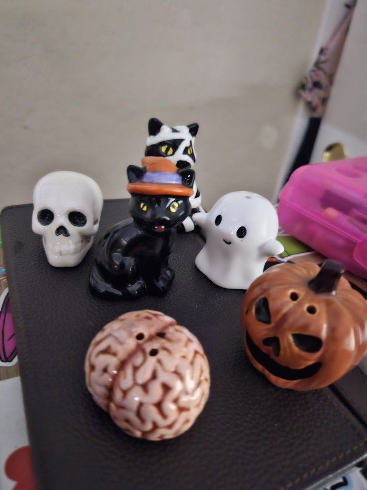 Vintage Salt And Pepper Shakers