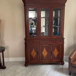 Display Cabinet $500 Excellent Condition 