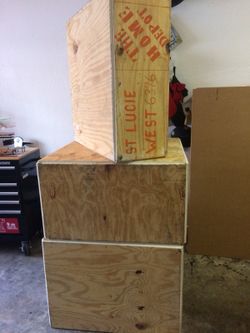 Podium: 3 tier winner’s podium.
