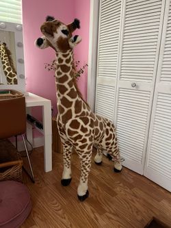 Melissa & Doug 4' Giraffe Lifelike Plush Stuffed Animal for Baby Nursery