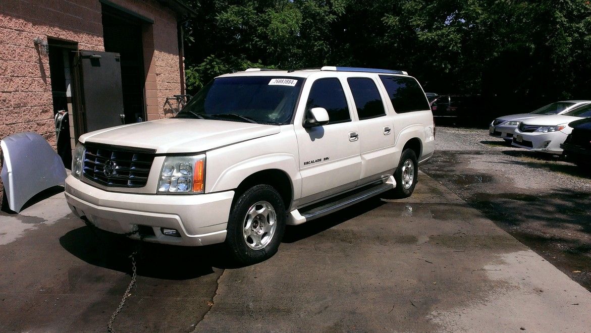 2 2004 CADILLAC ESCALADE ESV FOR PARTS   $3500 Gm