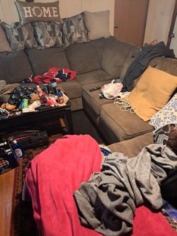 3 pease Sectional Nothing Wrong With It