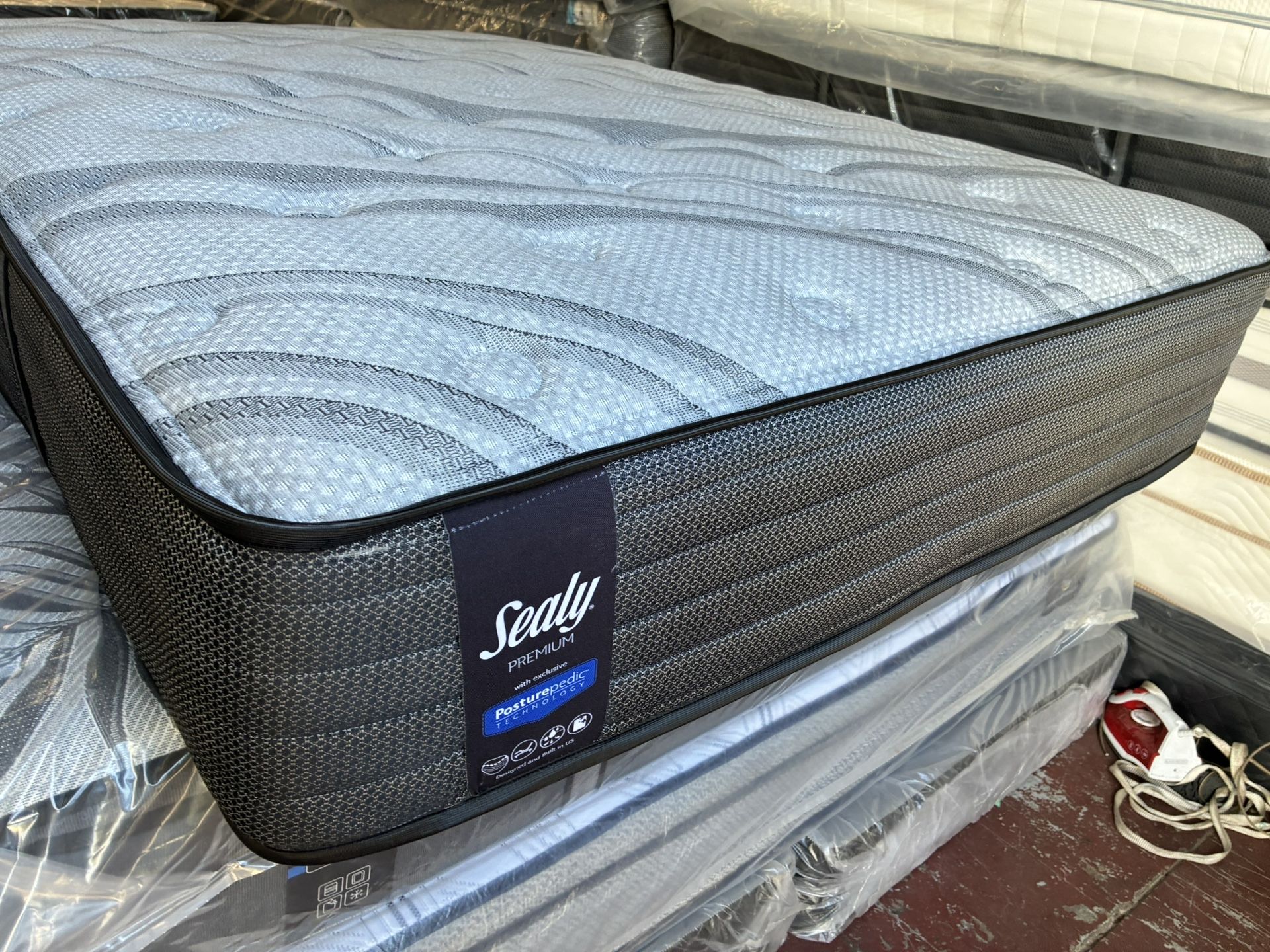 Sealy Posturepedic Full Mattress New ! Retail 999