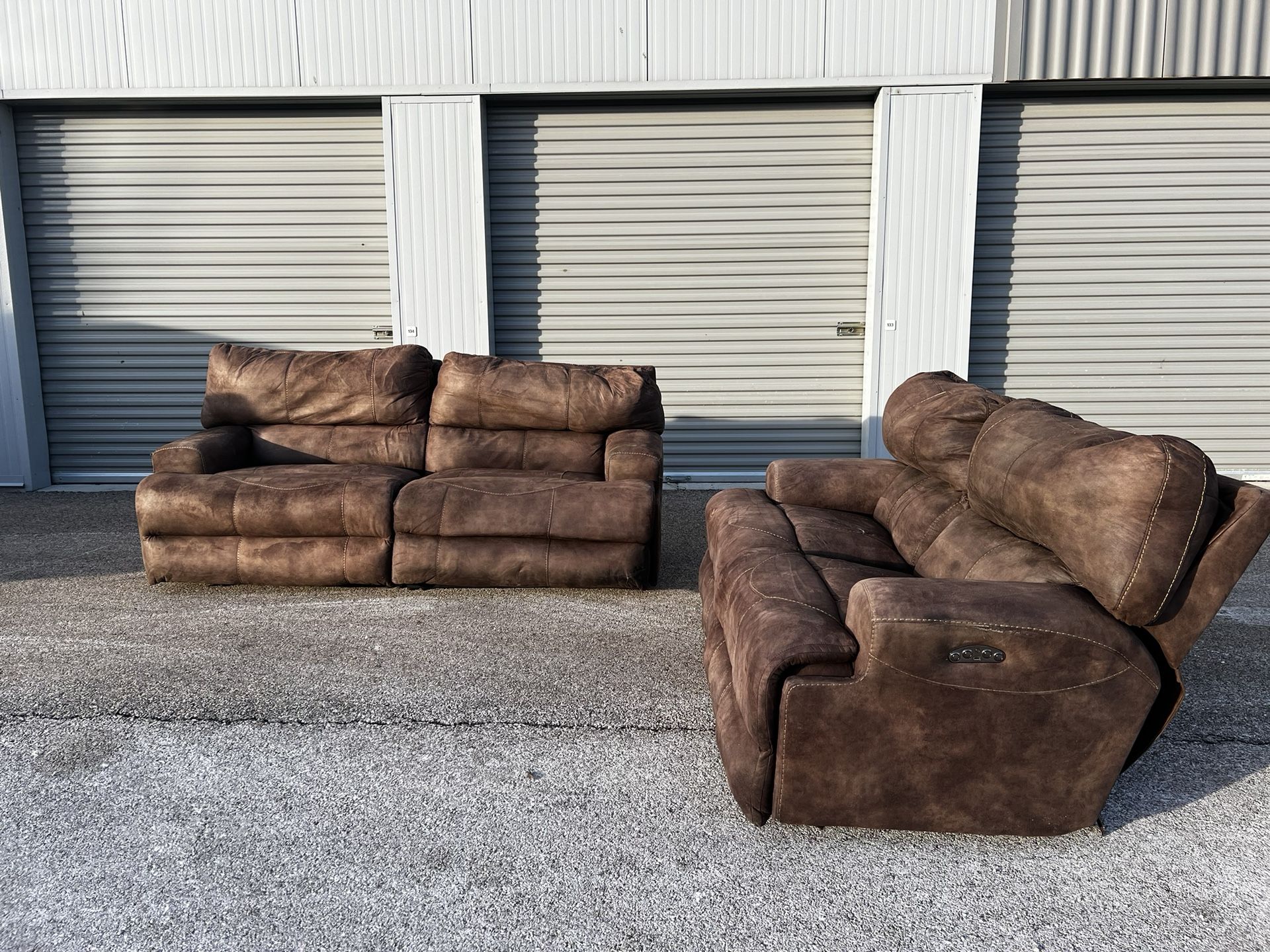 Brown Electric Recliner Couch and Loveseat! ***Free CurbSide Delivery***