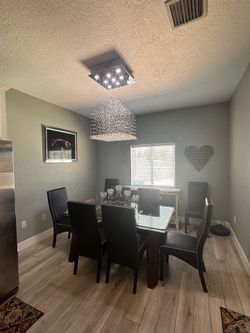 Mesa comedor de cristal expansible 6-10 plazas.
