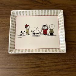 Hallmark Peanuts Christmas Holiday Charlie Brown Snoopy Plate 8.5”x7”