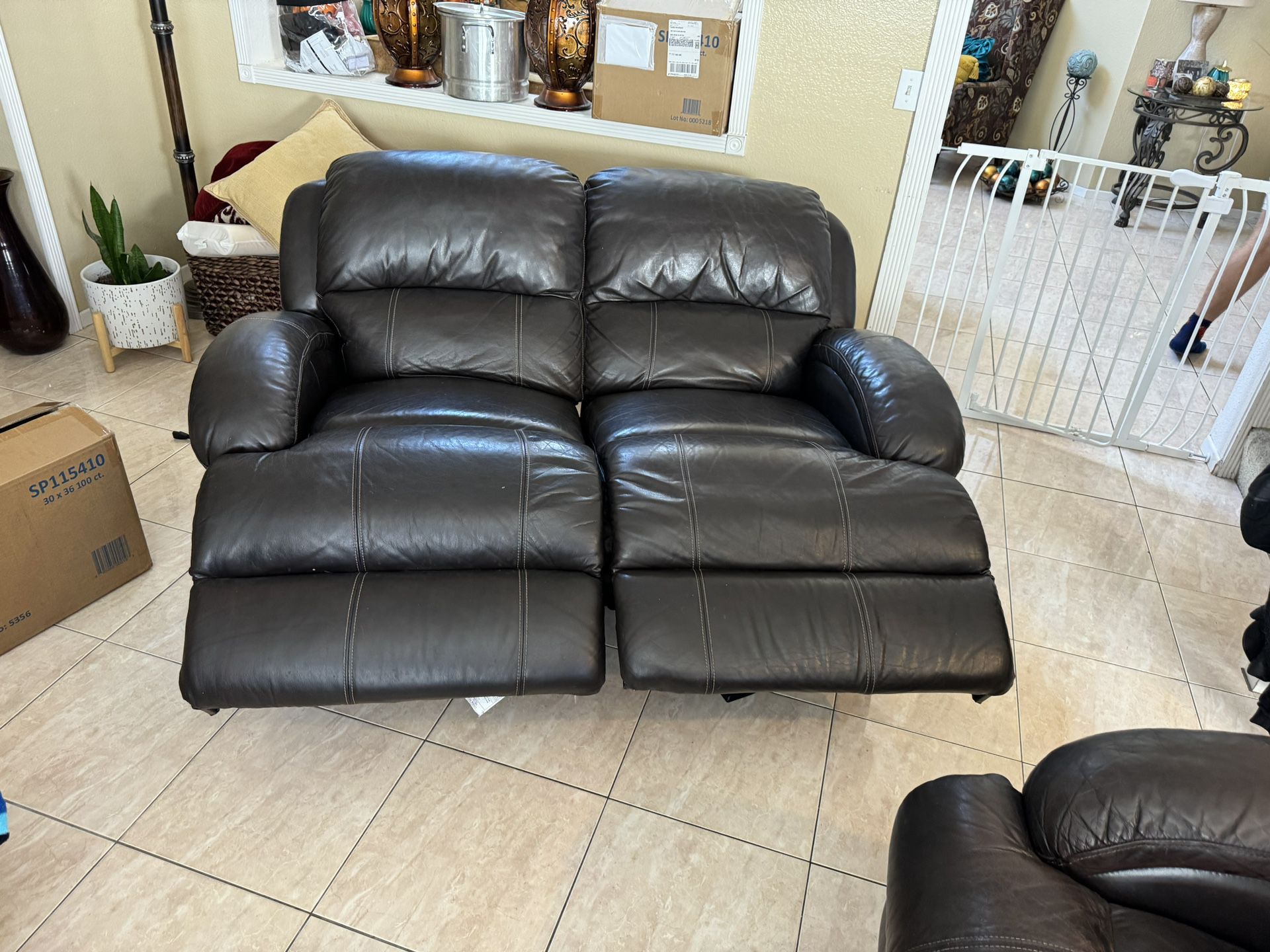 Sofa And Loveseat Leather// Electric Recliners
