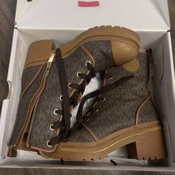 Brand new Michael Kors boots original size 9 for women