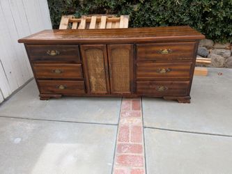 Dresser/ tv console/ chest