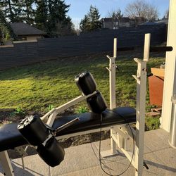 Bench press with leg extension attachment