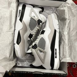 Airjordan Retro 4 Military Size 9.5 Men DS