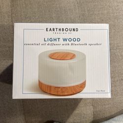 Oil diffuser with Bluetooth speaker