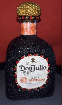 Custom Party Decorations 🍾