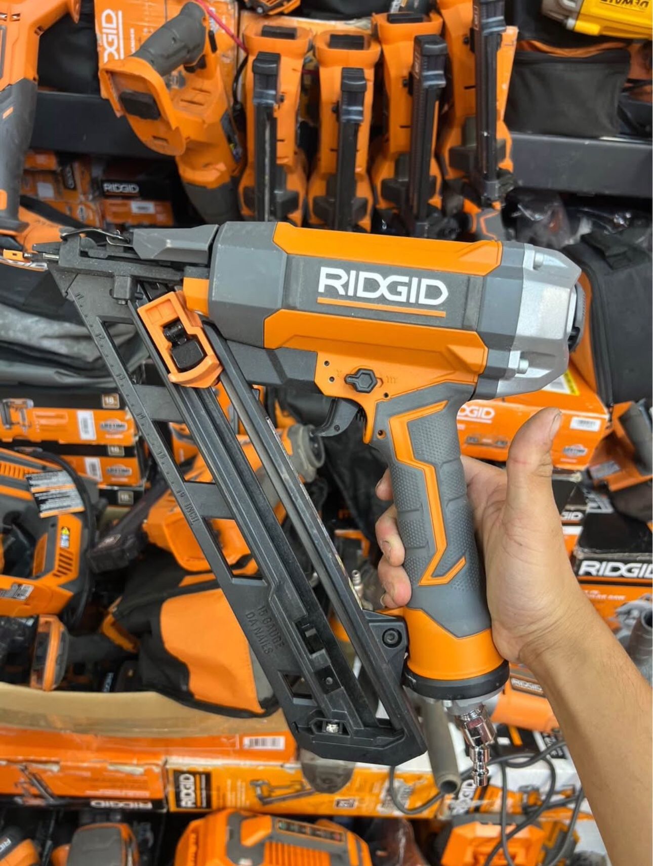 Ridgid Pneumatic 15ga Angle Nailer