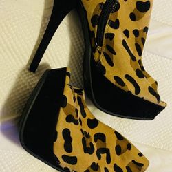 LEOPARD PRINT HIGH HEELS 