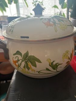 ASTA vintage enameled cast iron pot