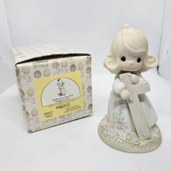 
Vintage 1985 Precious Moments Believe In The Old Rugged Cross Figurine 6" girl



Excellent Pre-owned condition,  no flaws, mint condition as it was 