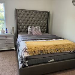 Queen Bedroom Furniture Set