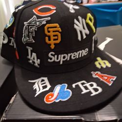 Supreme New Era Size 7 3/8....50$$$$🔥🔥🔥