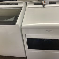 Newer Whirlpool Cabrio Washer And Dryer Set 