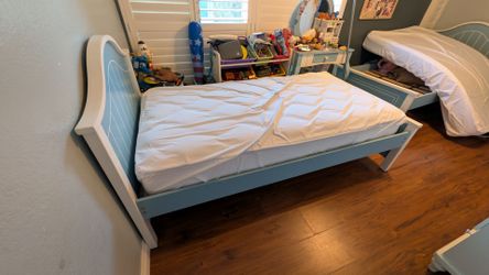 Twin bed for kids