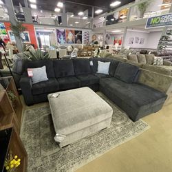 Altari 2pc Sectional Sofa w/ Chaise
