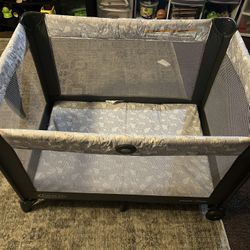 Portable Crib/ Playpen